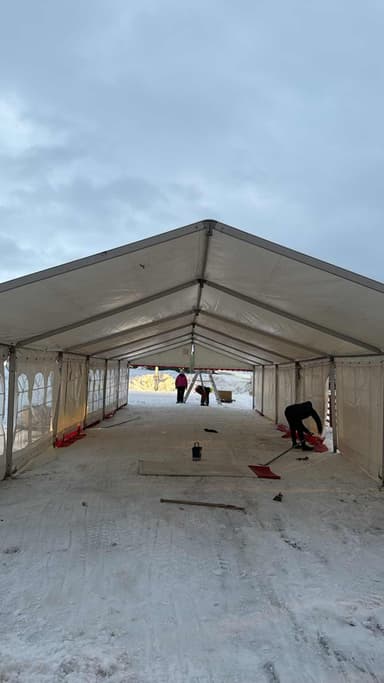 Festivalteltet rigges